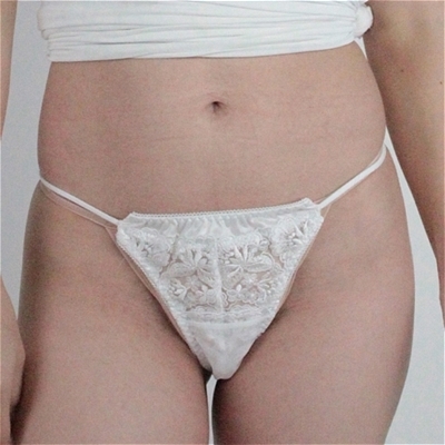 光沢柔らかレース付き脇ゴムポケット付きTバック (ホワイト) 光沢柔らかレース付き脇ゴムポケット付きTバック (ホワイト)